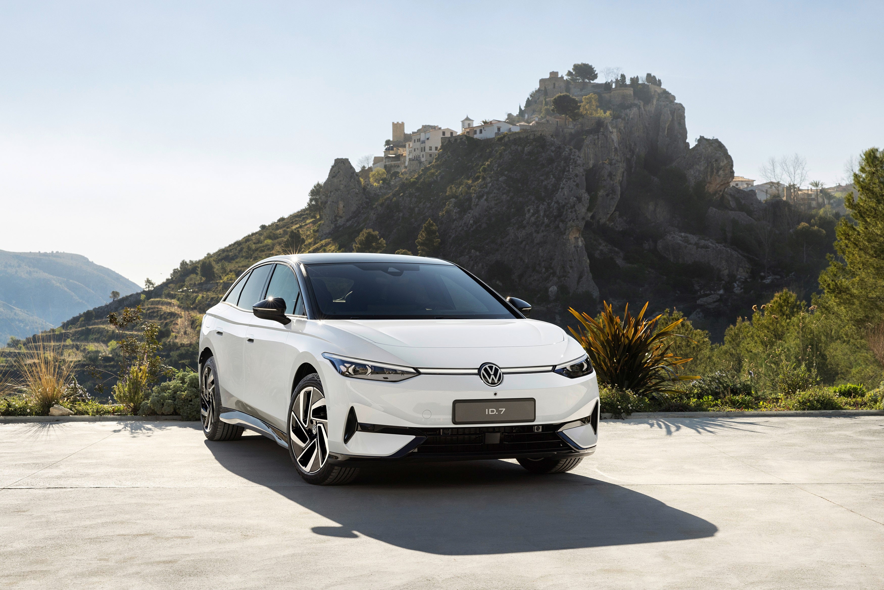 Volkswagen ID.7 und Andreas Mindt bei den Autocar Awards 2024 geehrt