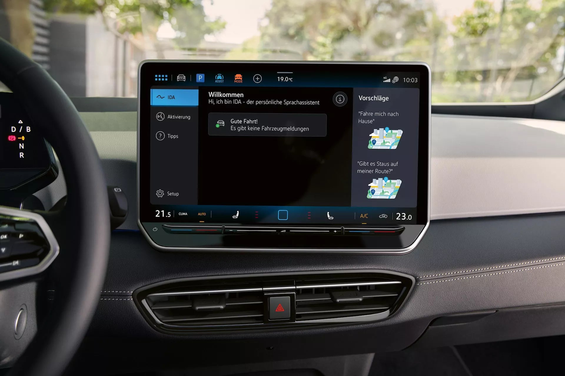 A Volkswagen ID.4 mikrofonja csatlakozik az infotainment rendszerhez, hogy lehetővé tegye a hangutasításokat, telefonhívásokat és más audio funkciókat, lehetővé téve a kihangosított működést és a felhasználói interakciók fokozását.