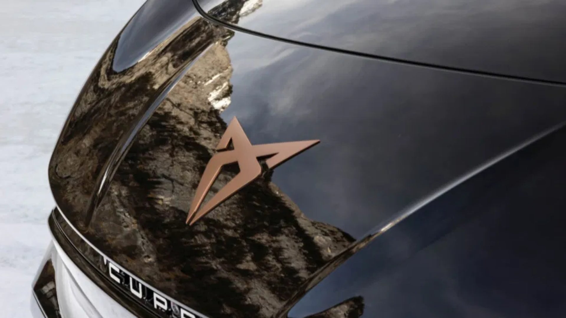 Cupra Born Facelift: Erste Testfahrten zeigen neues Dreipunkt-Licht