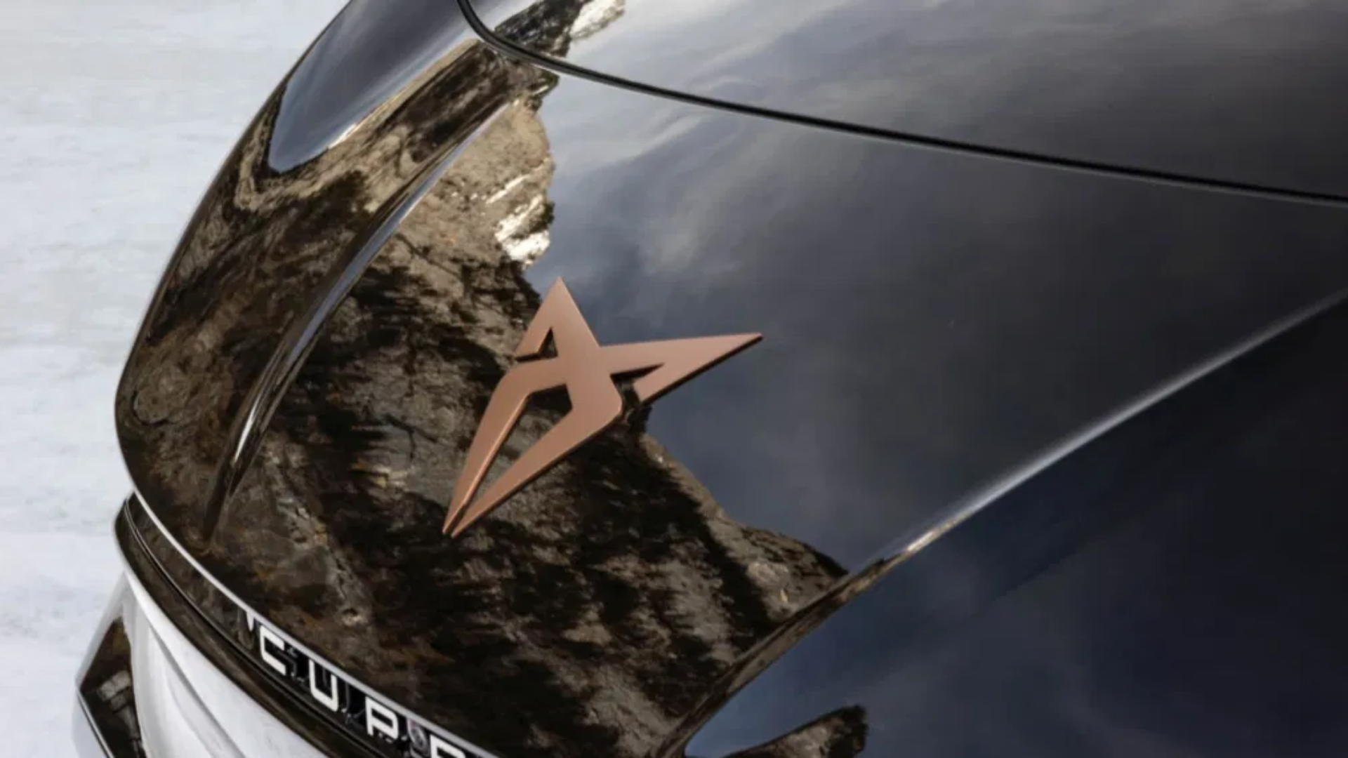 Cupra Born Facelift: Erste Testfahrten zeigen neues Dreipunkt-Licht