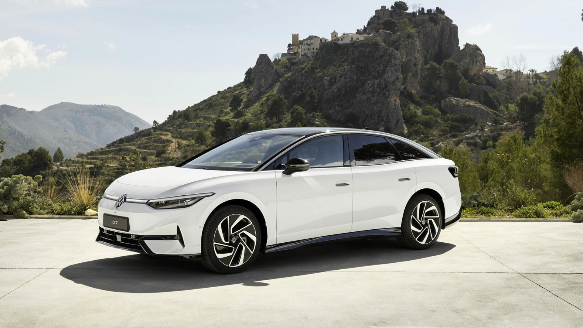VW ID.7 dominiert E-Auto-Neuzulassungen im Mai 2025