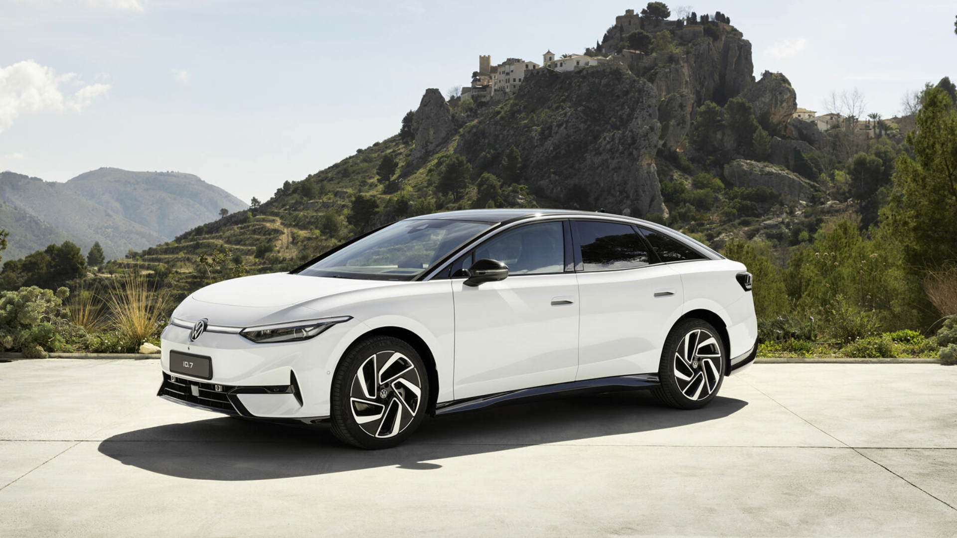 VW ID.7 dominiert E-Auto-Neuzulassungen im Mai 2025