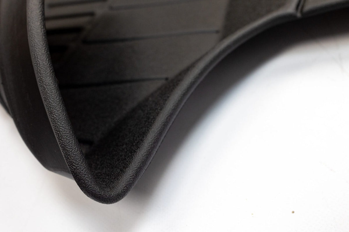 Detail: hoher, verstärkter Rand