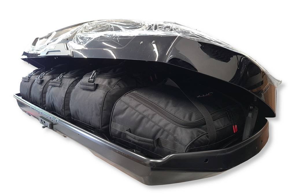 Kjust Taschenset in der Thule Motion XT XXL Dachbox