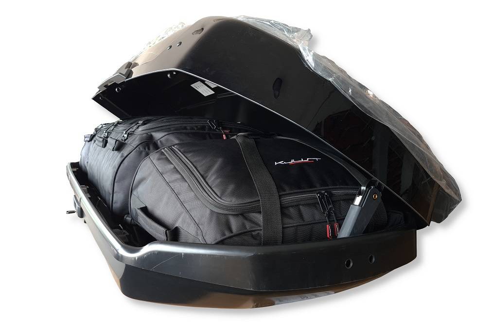 Kjust Taschenset in der Thule Motion XT L Dachbox