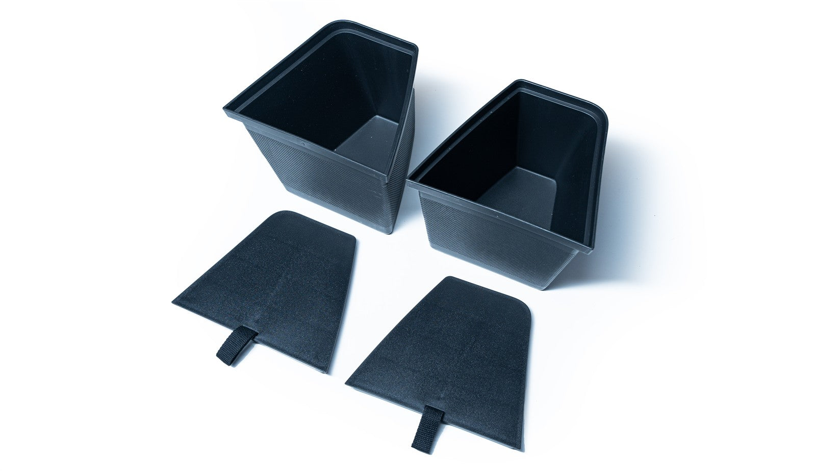 Stauf compartments for the pages in the trunk of the BYD Atto 2