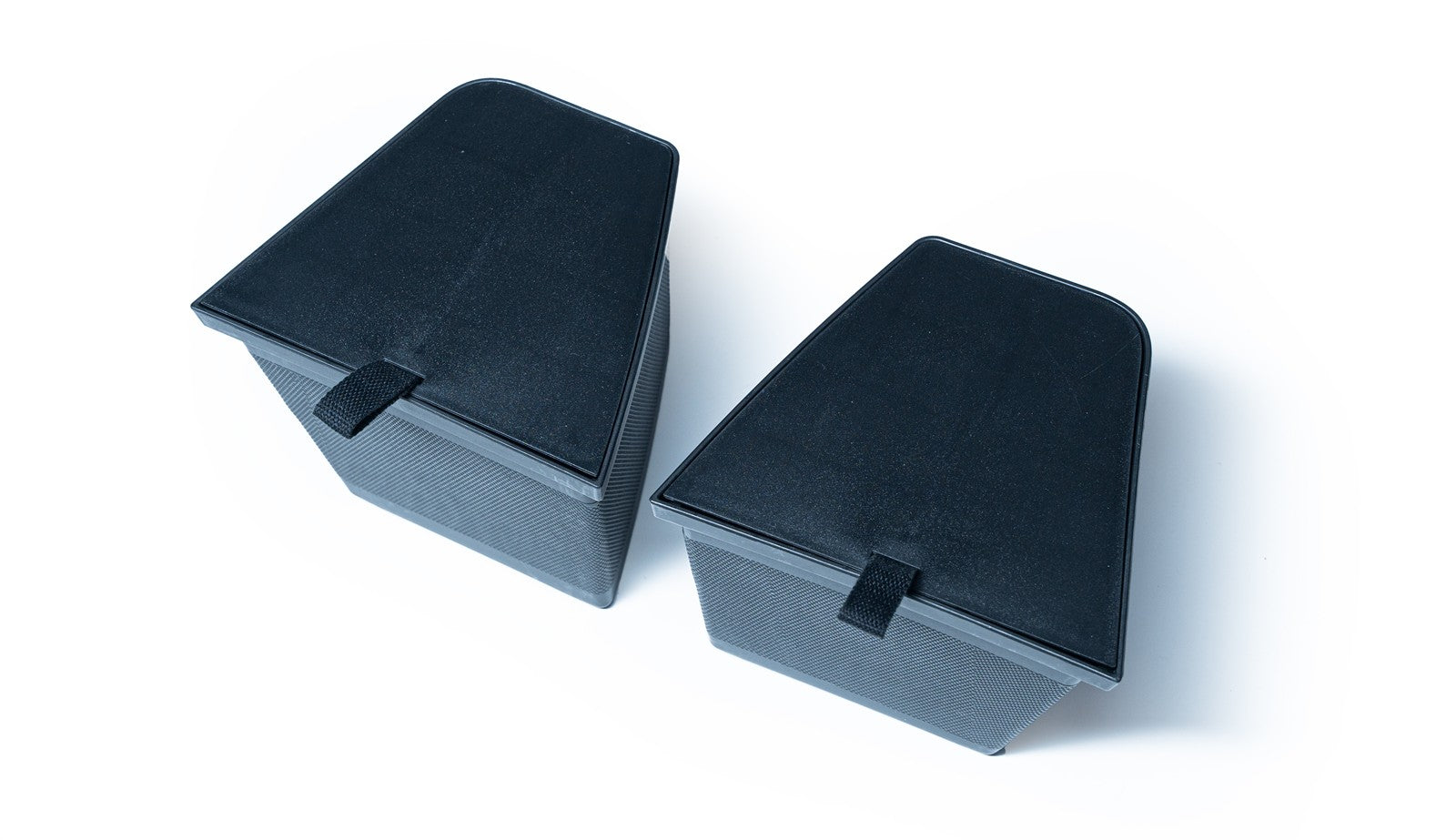Stauf compartments for the pages in the trunk of the BYD Atto 2