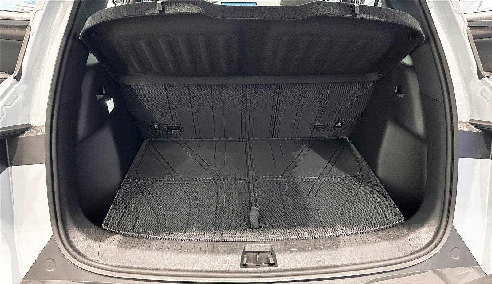 Protective mats for the back of the rear seats for the BYD Atto 2