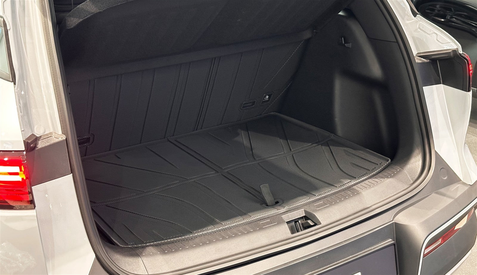 Protective mats for the back of the rear seats for the BYD Atto 2