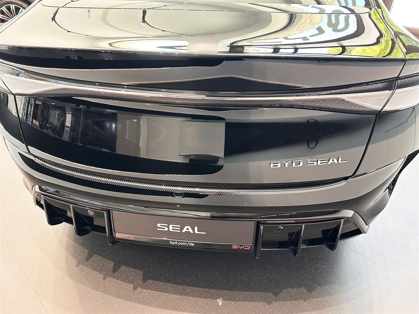 Protective panel (outside) loading edge for the BYD SEAL