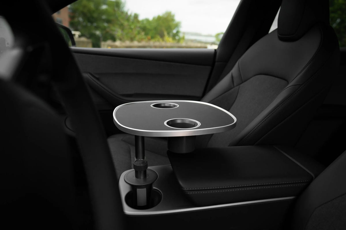 MebaHeart Car Table Schwarz in der Mittelkonsole des Tesla Model Y