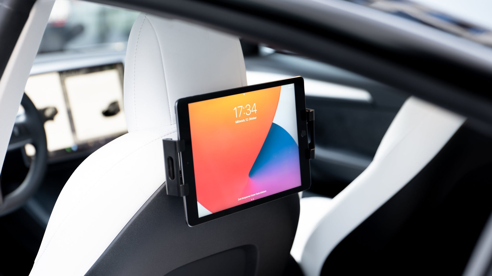 Cell phone / tablet holder for the back of the front seats of the Tesla Model 3/Y
