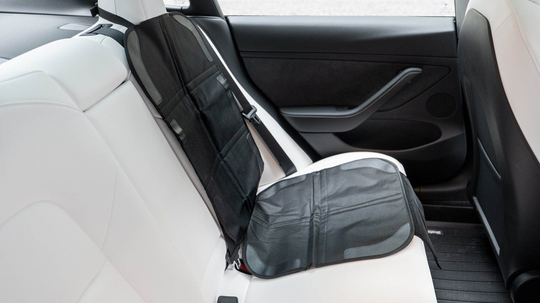 Children's seat pad for the Tesla Model 3/Y