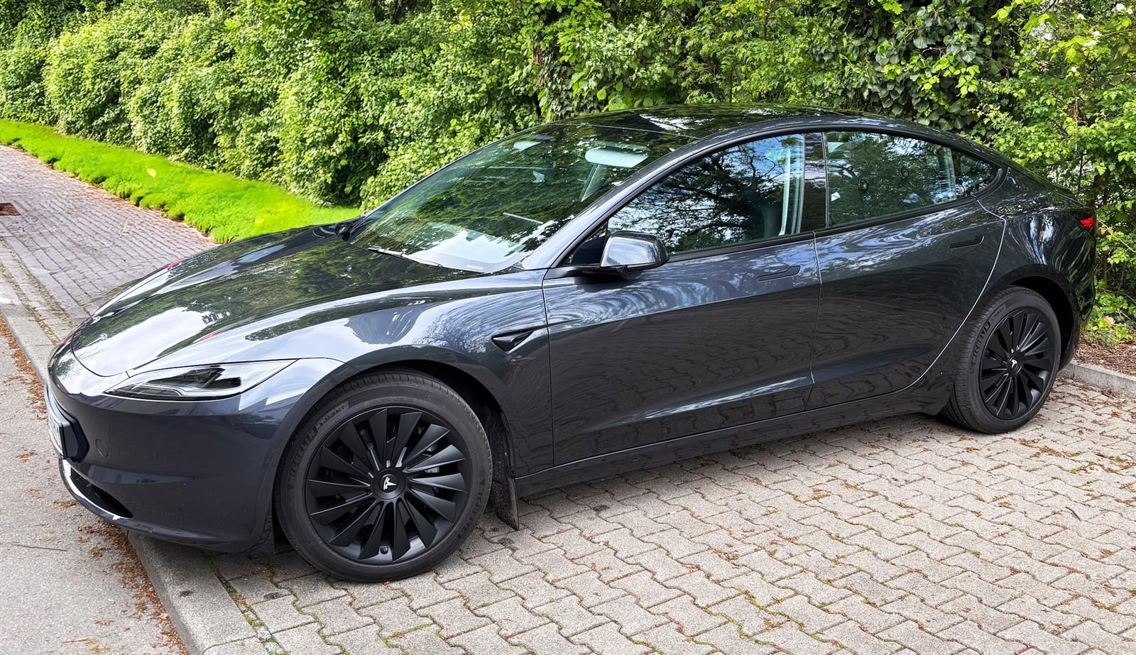 Performance Radkappen im Turbinen Design für das Tesla Model 3 Highland