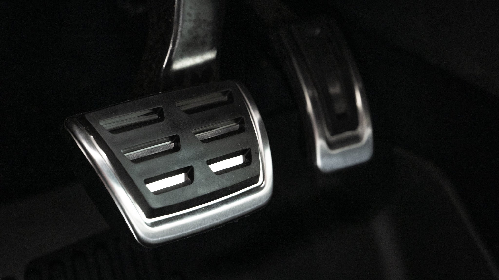 Performancepedaler i aluminiumslook til VW, Audi, Skoda og Cupra