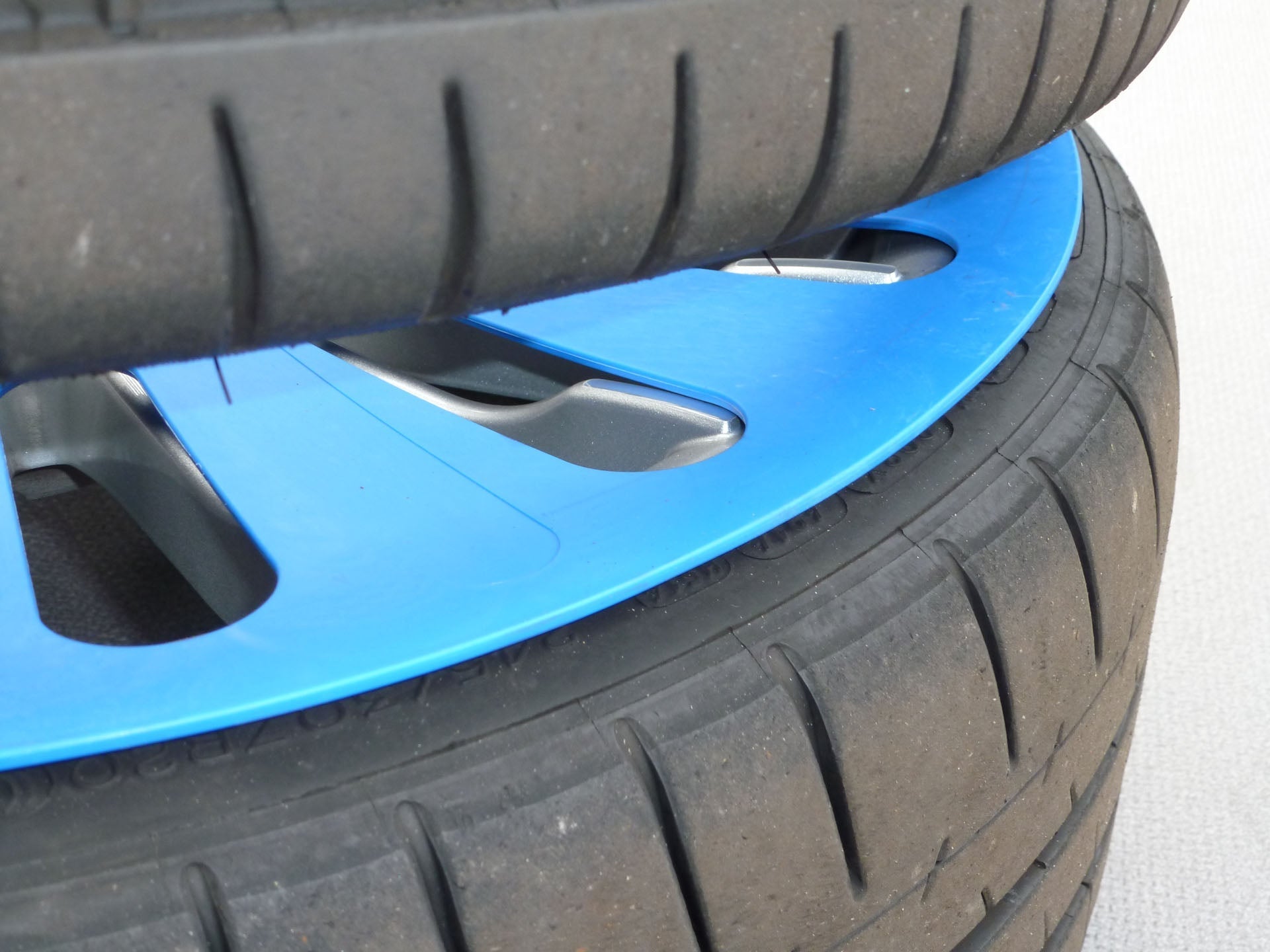 Rad protection mats for the storage of bikes