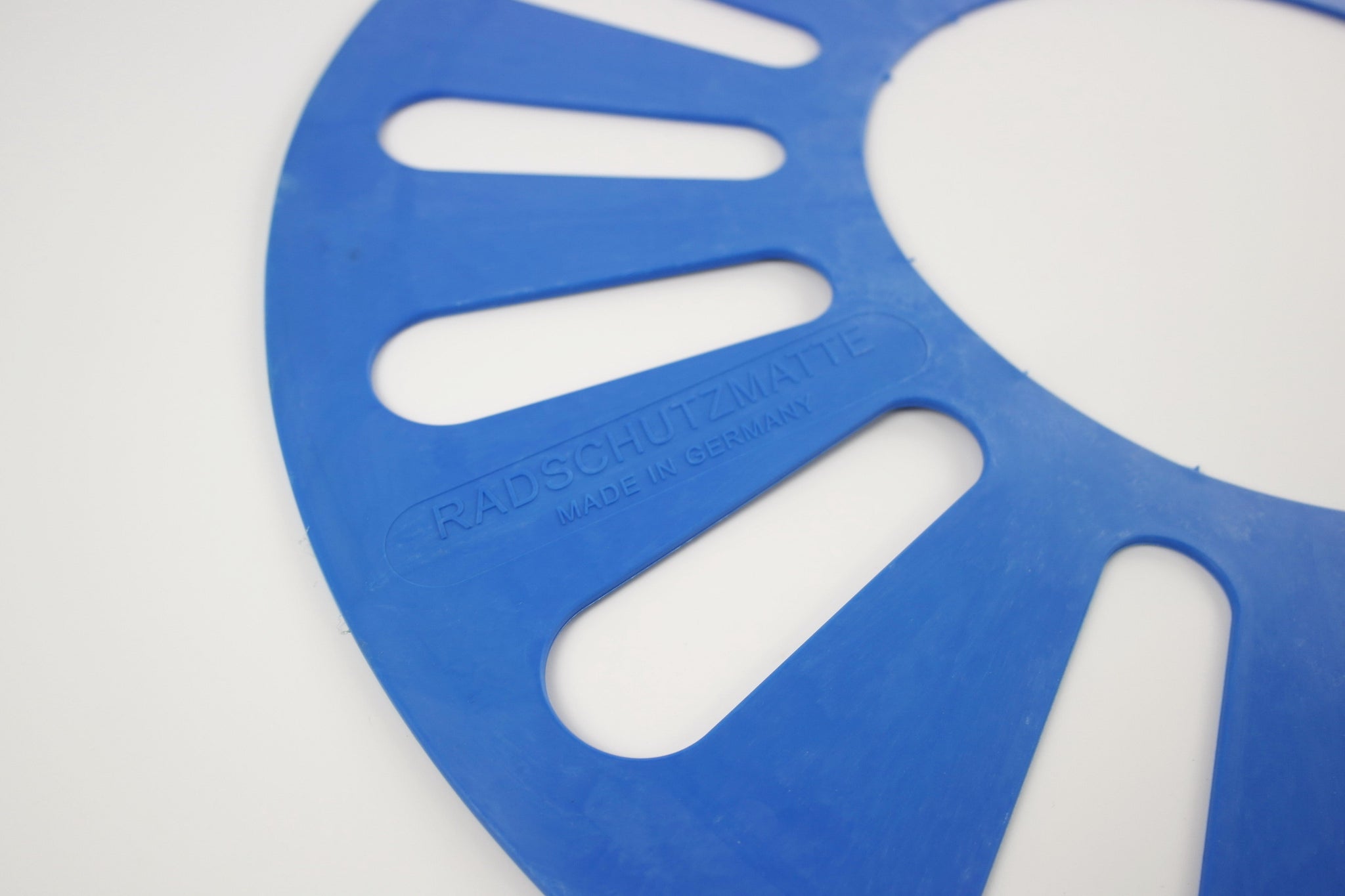 Rad protection mats for the storage of bikes