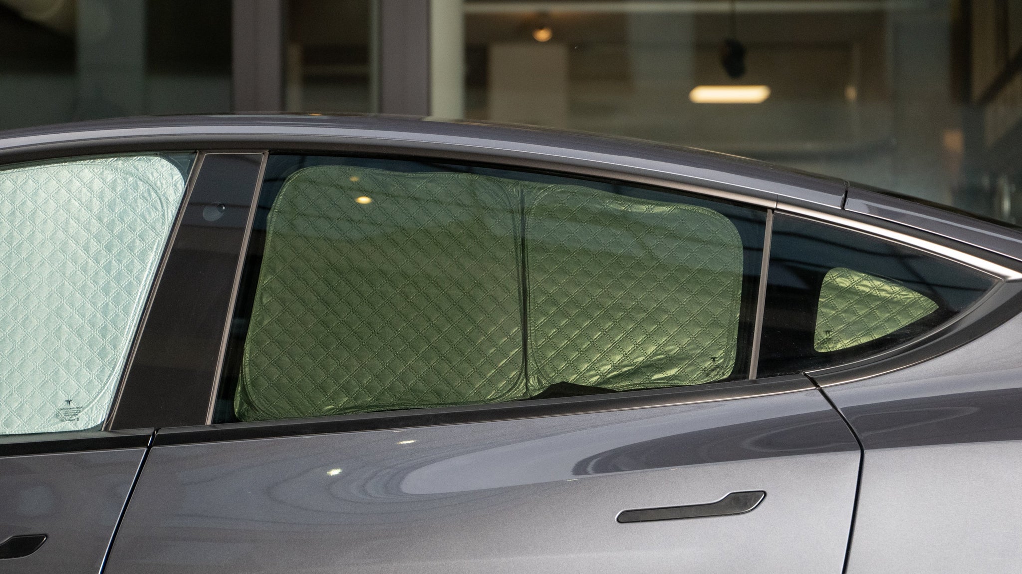 Oldal/hátsó ablak nap- és adatvédelmi pajzsok a Tesla Model Y modellhez