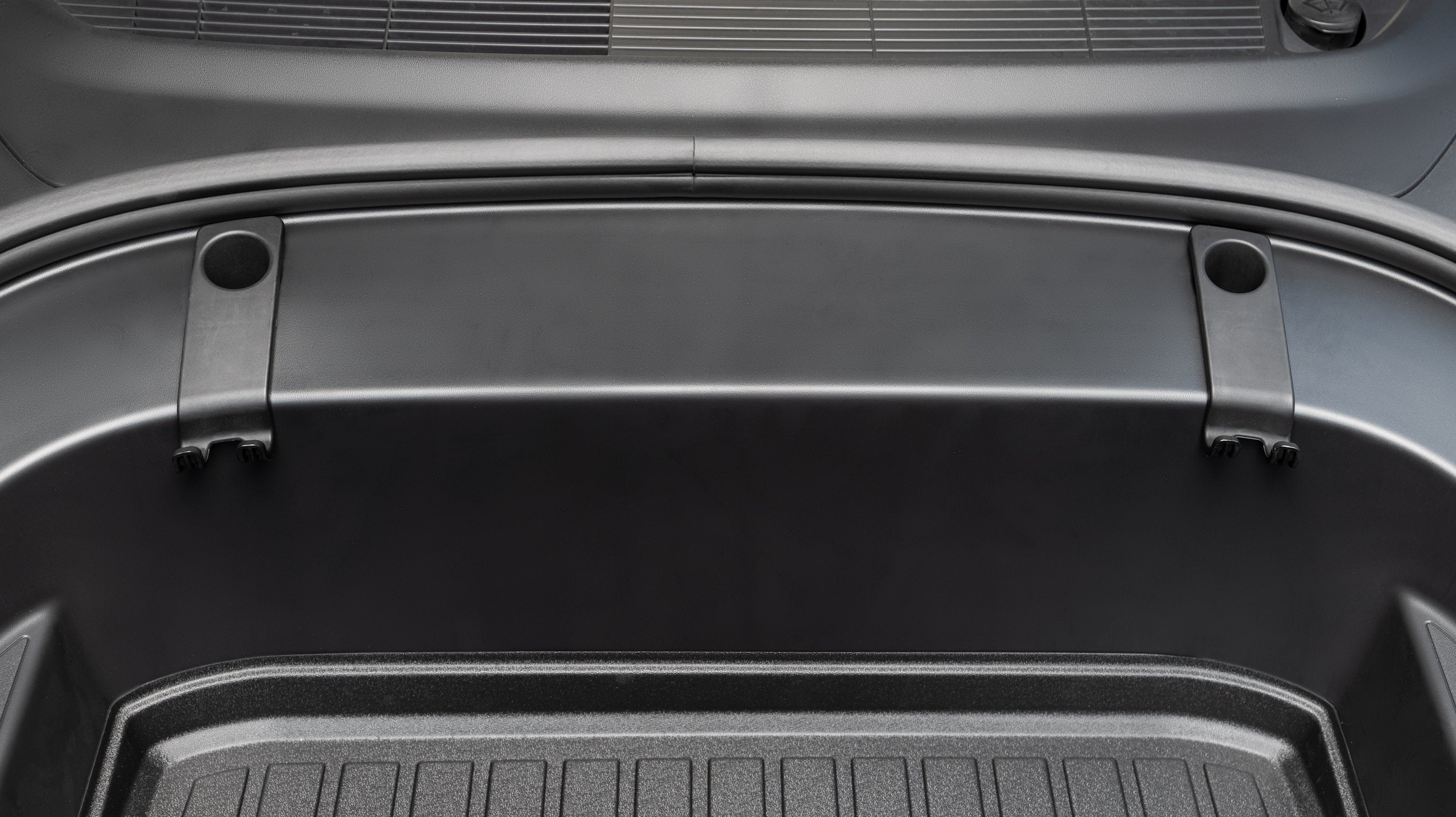 Taschenhaken für den Frunk des Tesla Model 3