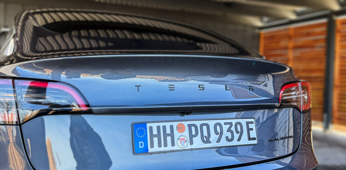 Tesla Schriftzug in Schwarz für alle Tesla Modelle