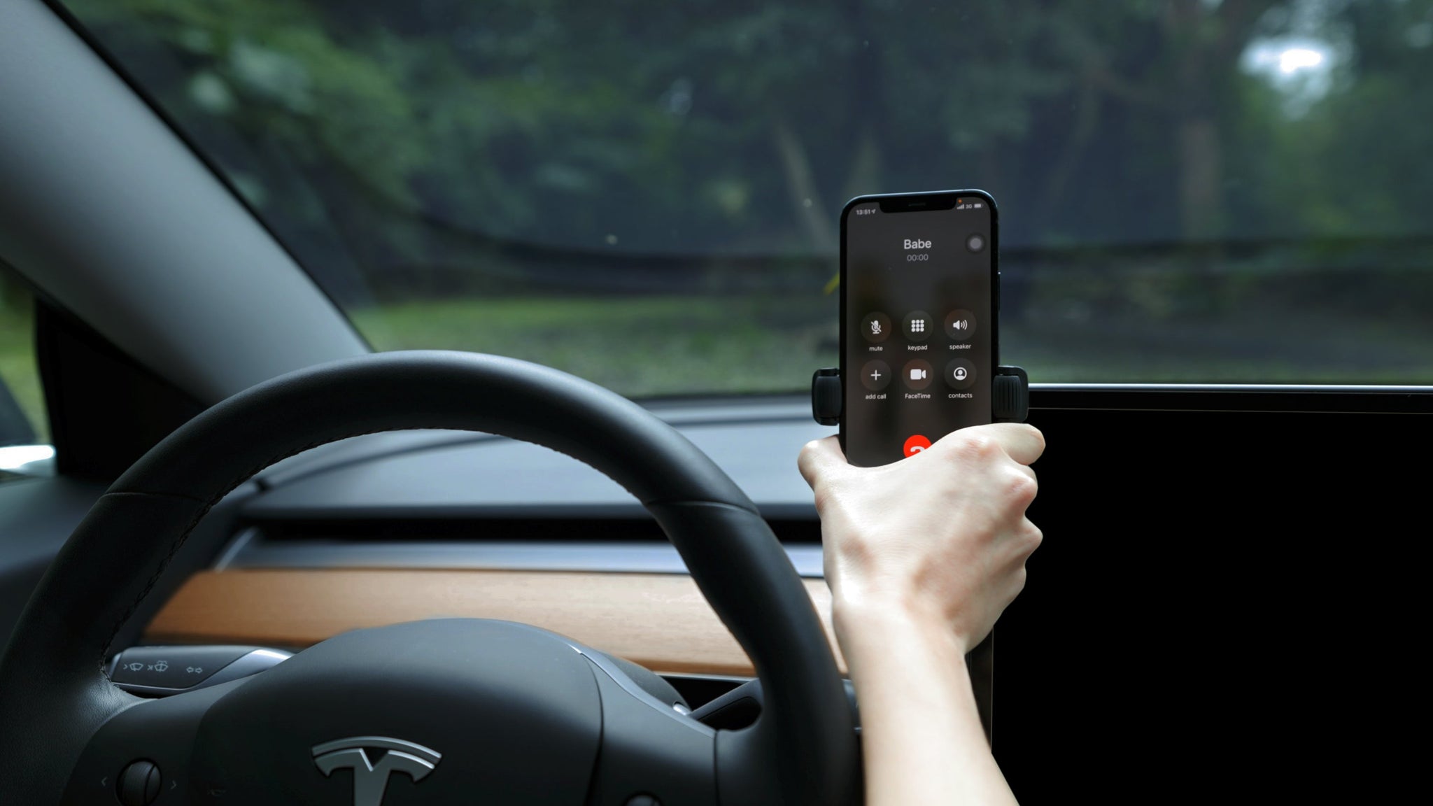 Unsichtbare Handyhalterung für das Tesla Model 3/Y