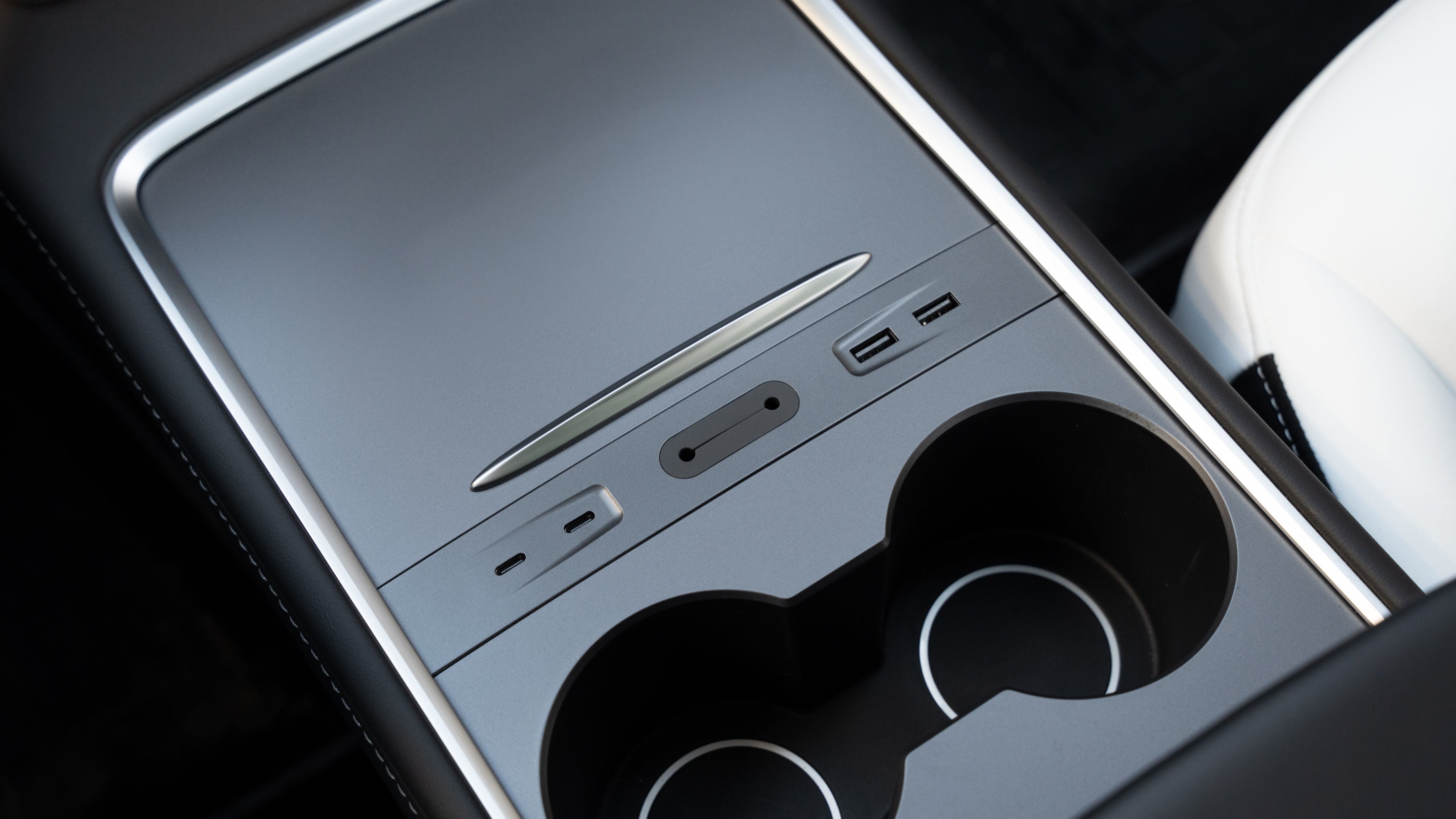 USB hub for the center console of the Tesla Model 3/Y – Shop4EV