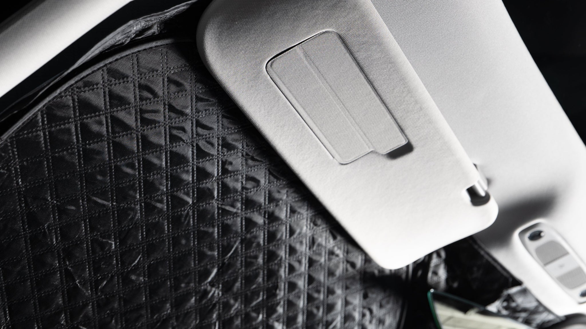 Wind protection discs sun and privacy protection for the Tesla Model 3