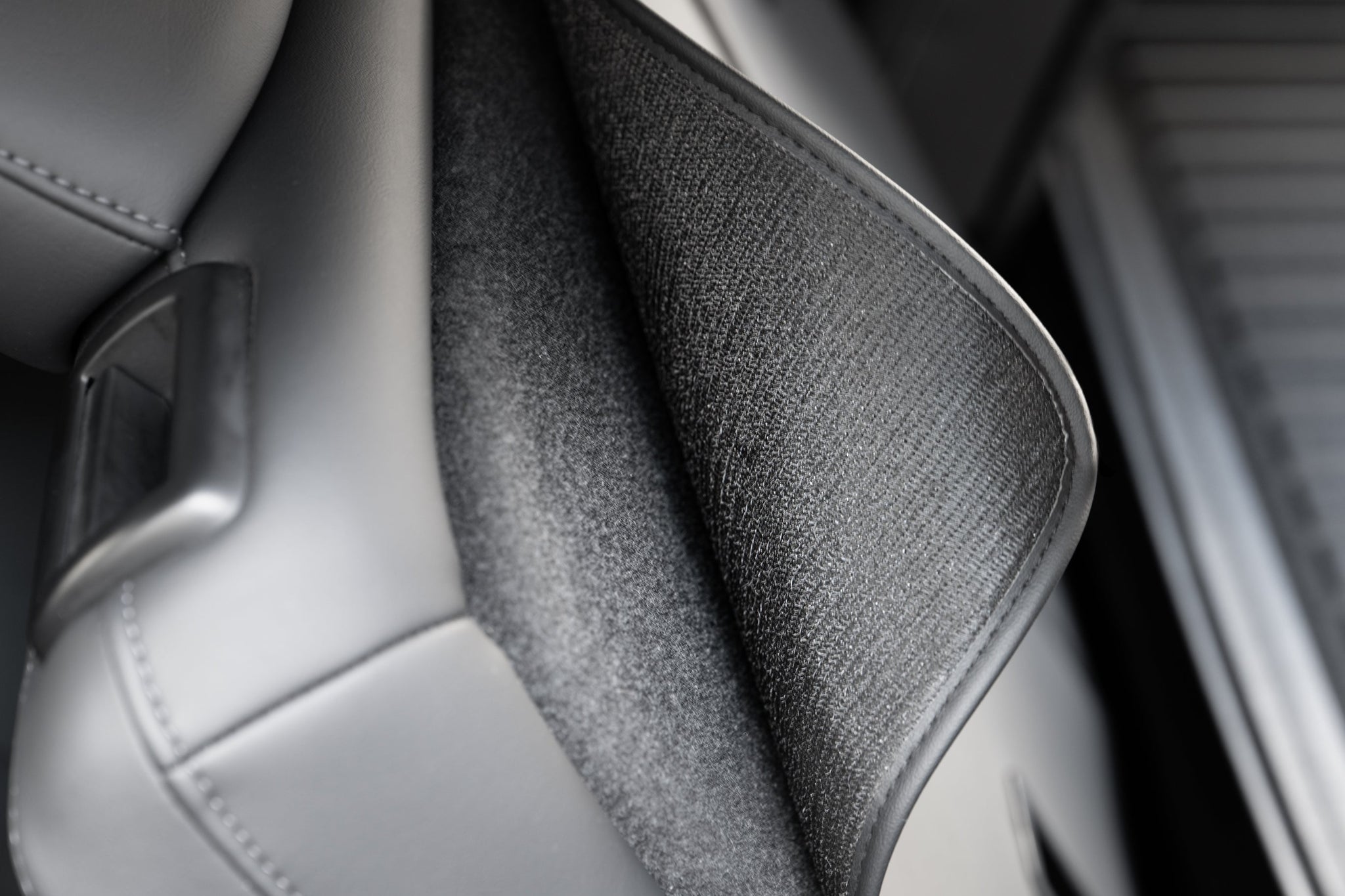 Schonbezüge für die Rückseite der Rücksitze des Tesla Model Y