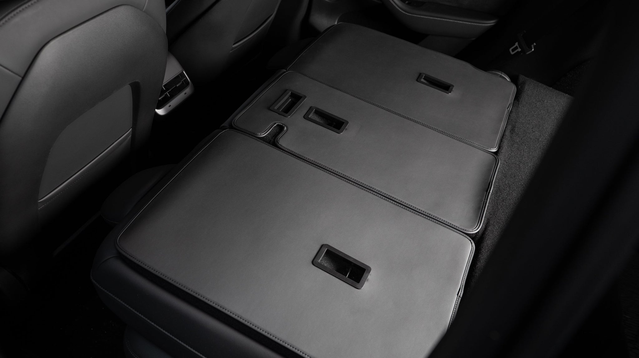 Üléshuzatok a Tesla Model Y hátsó üléseinek hátsó részéhez