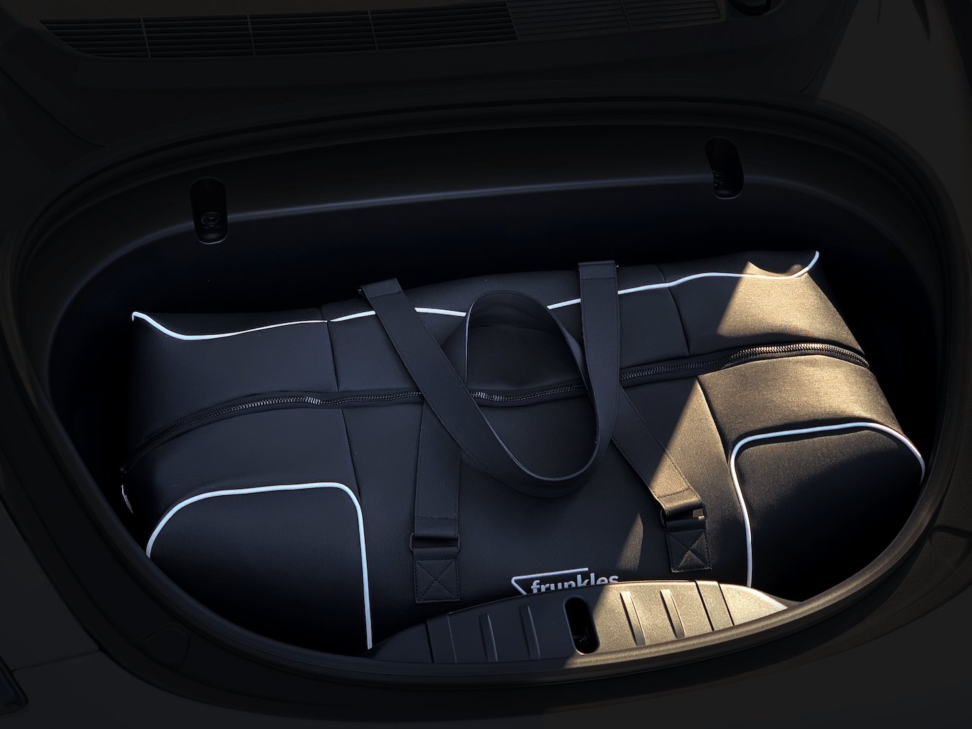 Reisetasche für den Frunk im Tesla Model 3 (Frunkle Black & White) - Shop4Tesla